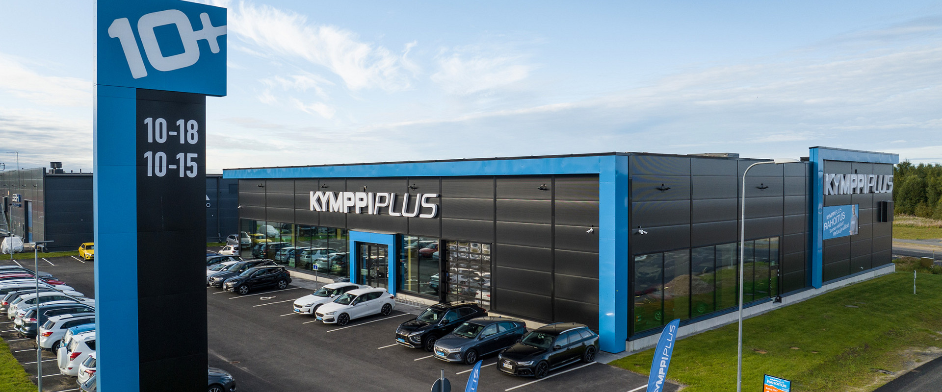 Kuvassa Oulun myyntipiste, josta lähtee päivittäin autoja ympäri Suomea